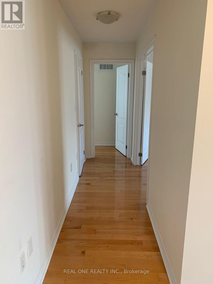 Photo 14 of 18 Armando Drive, Markham ON