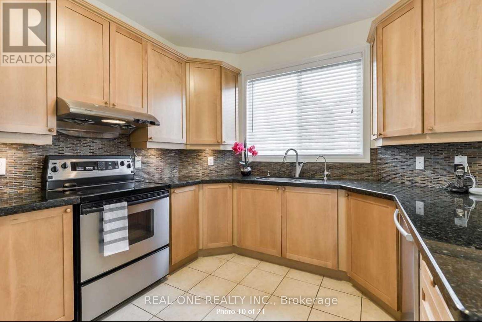 Photo 8 of 18 Armando Drive, Markham ON