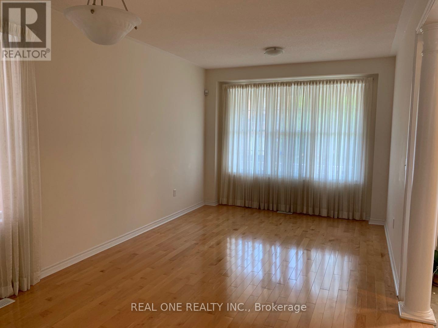 Photo 15 of 18 Armando Drive, Markham ON