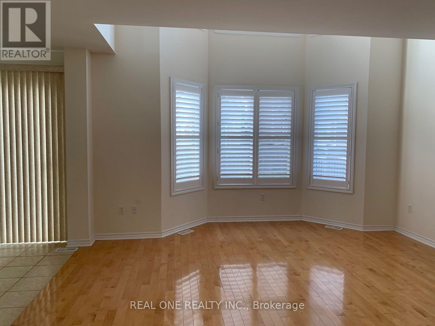 Photo 13 of 18 Armando Drive, Markham ON