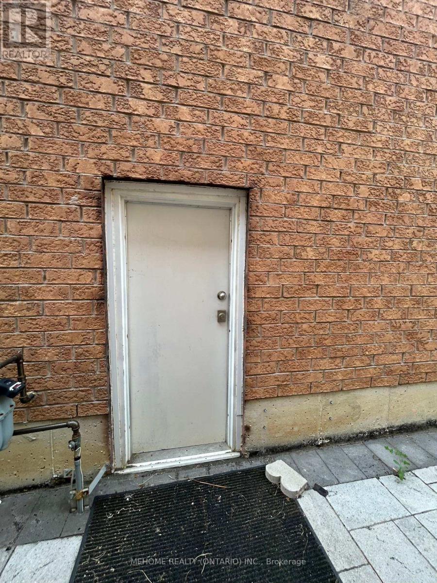Photo 3 of Lower 23 Pinecliff Avenue, Markham ON