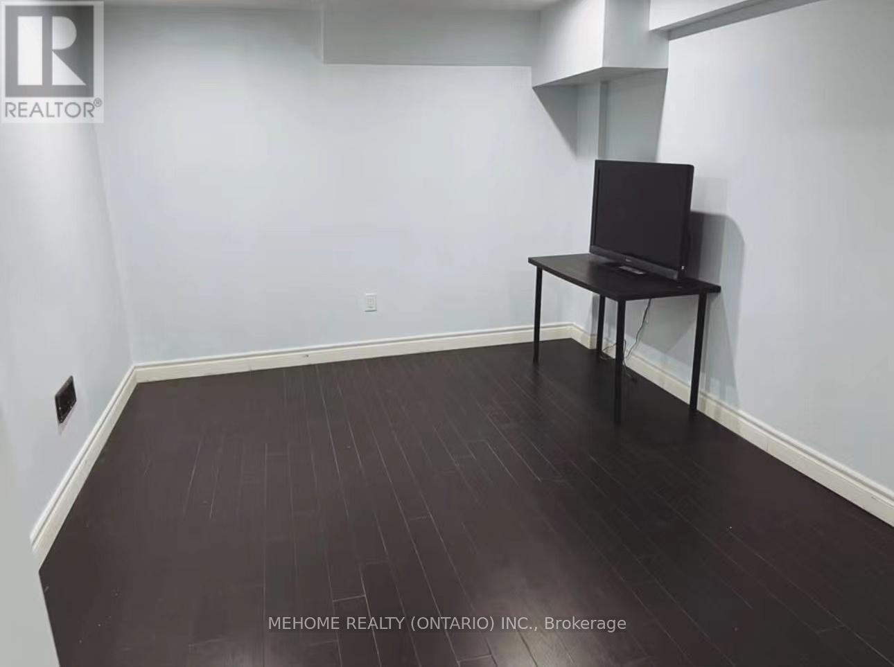 Photo 8 of Lower 23 Pinecliff Avenue, Markham ON