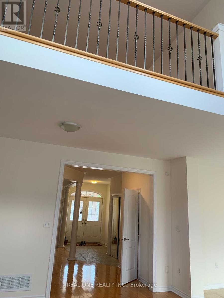 Photo 16 of 18 Armando Drive, Markham ON