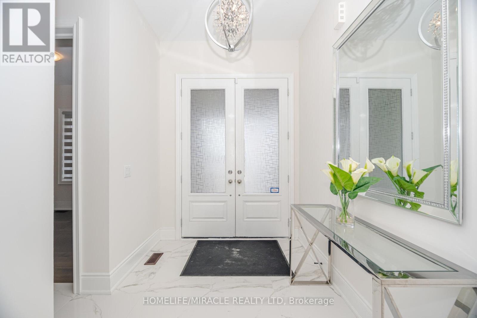 Photo 6 of 103 Petal Avenue, East Gwillimbury ON