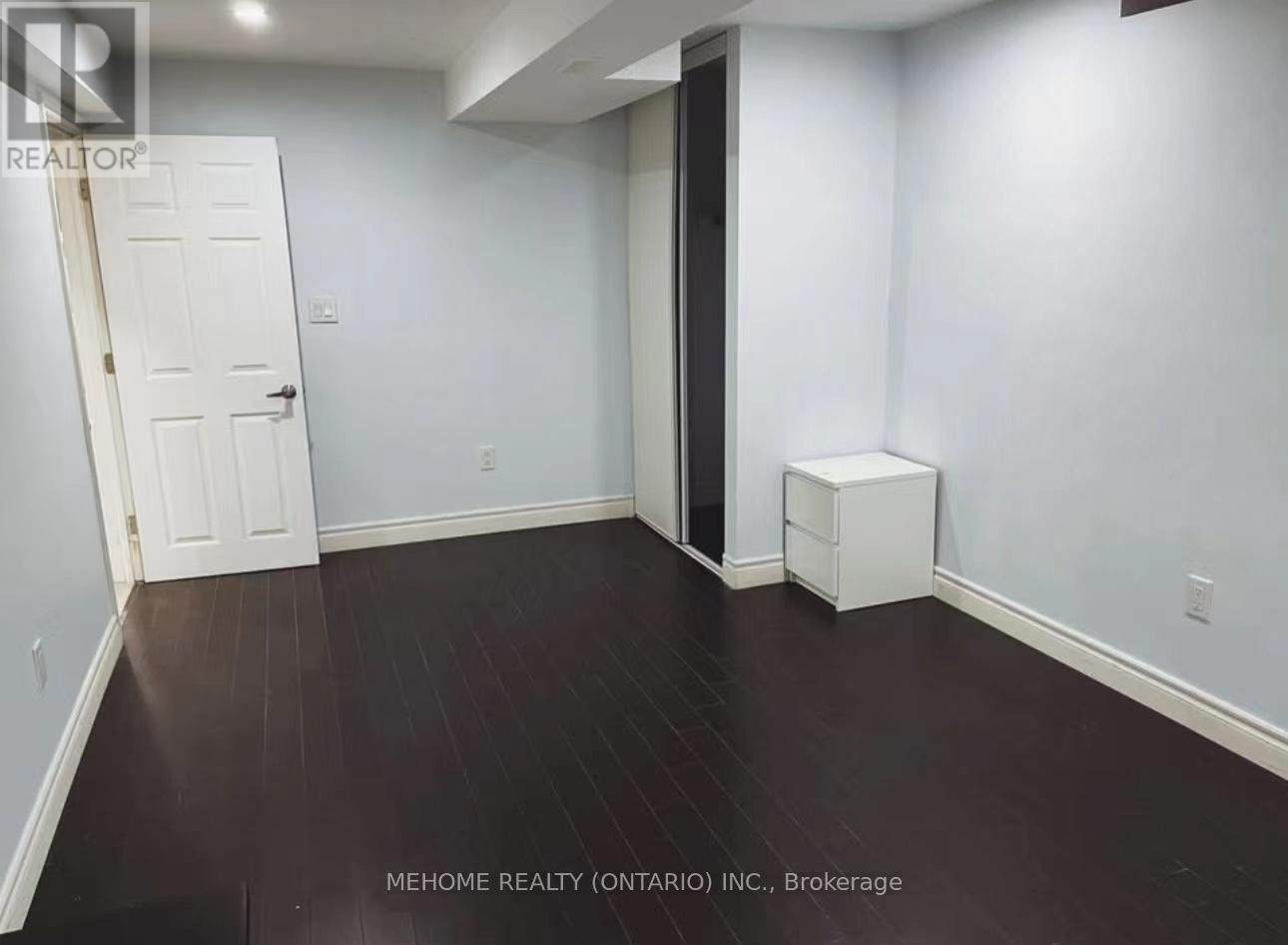 Photo 4 of Lower 23 Pinecliff Avenue, Markham ON