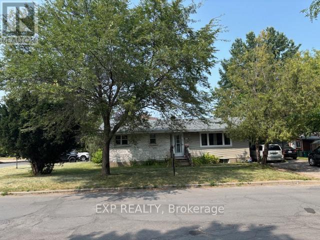 Photo 7 of 655 Gardenvale Road W, Ottawa ON