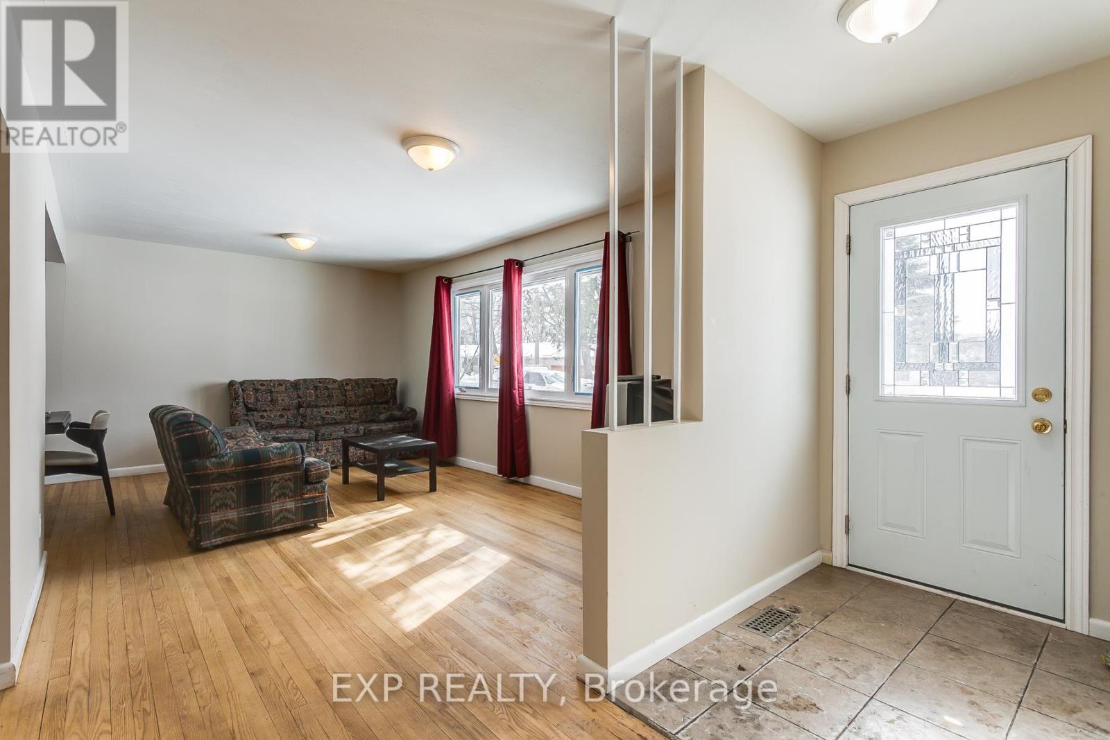 Photo 19 of 655 Gardenvale Road W, Ottawa ON