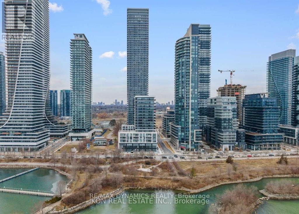 Photo 3 of 5002 38 Annie Craig Drive S, Toronto ON