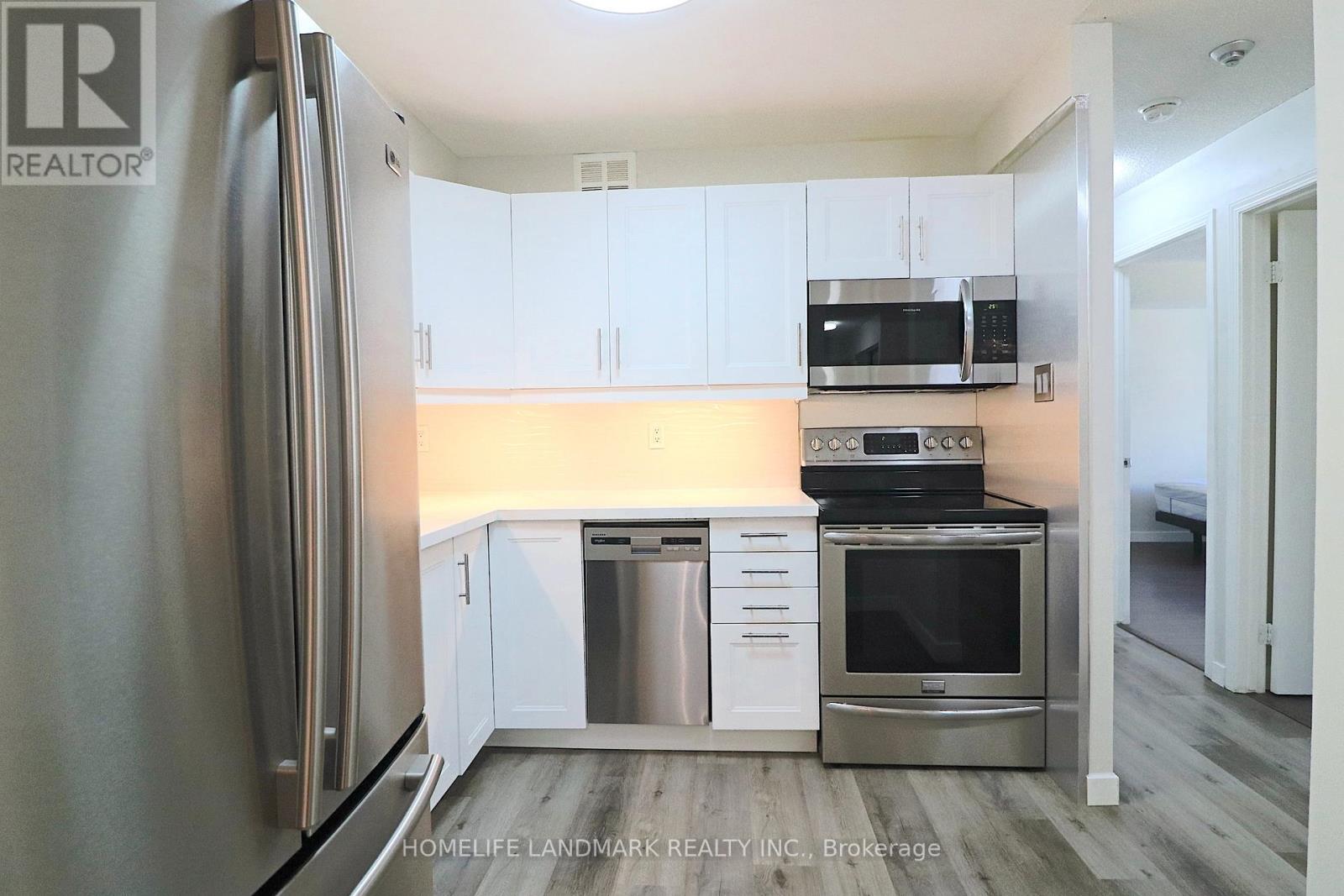 Photo 10 of 821 95 Trailwood Drive, Mississauga ON