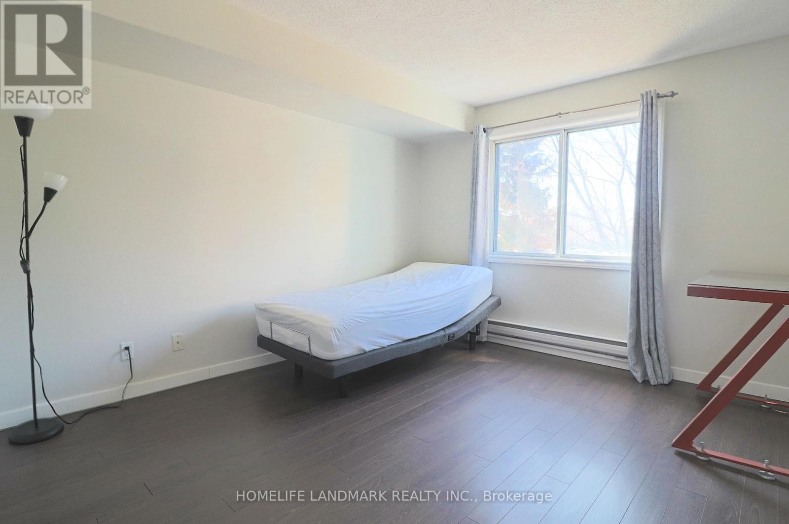 Photo 16 of 821 95 Trailwood Drive, Mississauga ON