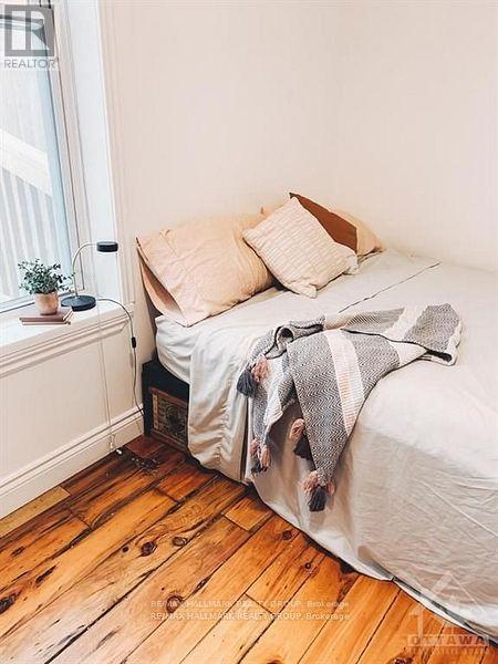 Photo 3 of 286 Kent Street N, Ottawa ON