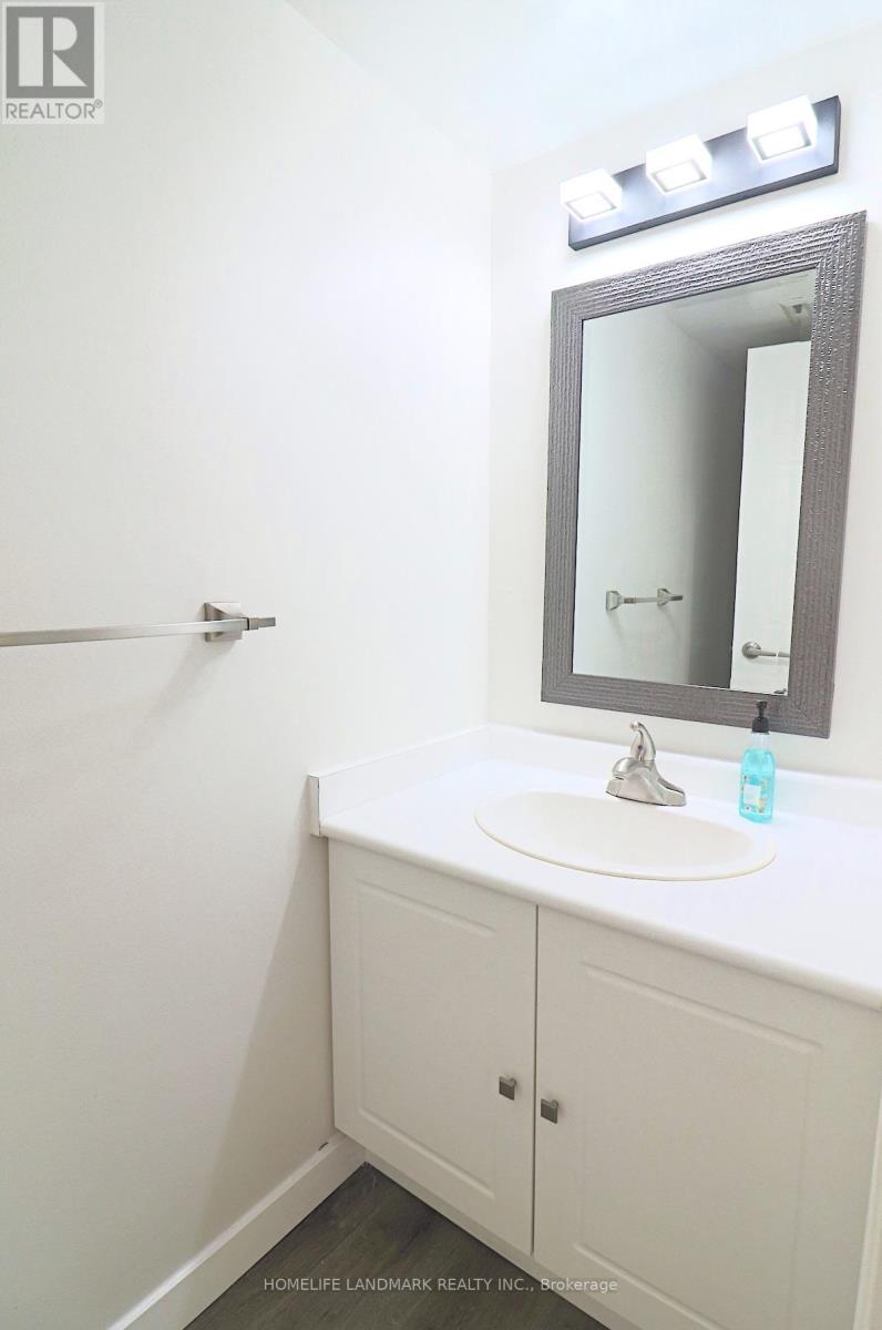 Photo 12 of 821 95 Trailwood Drive, Mississauga ON