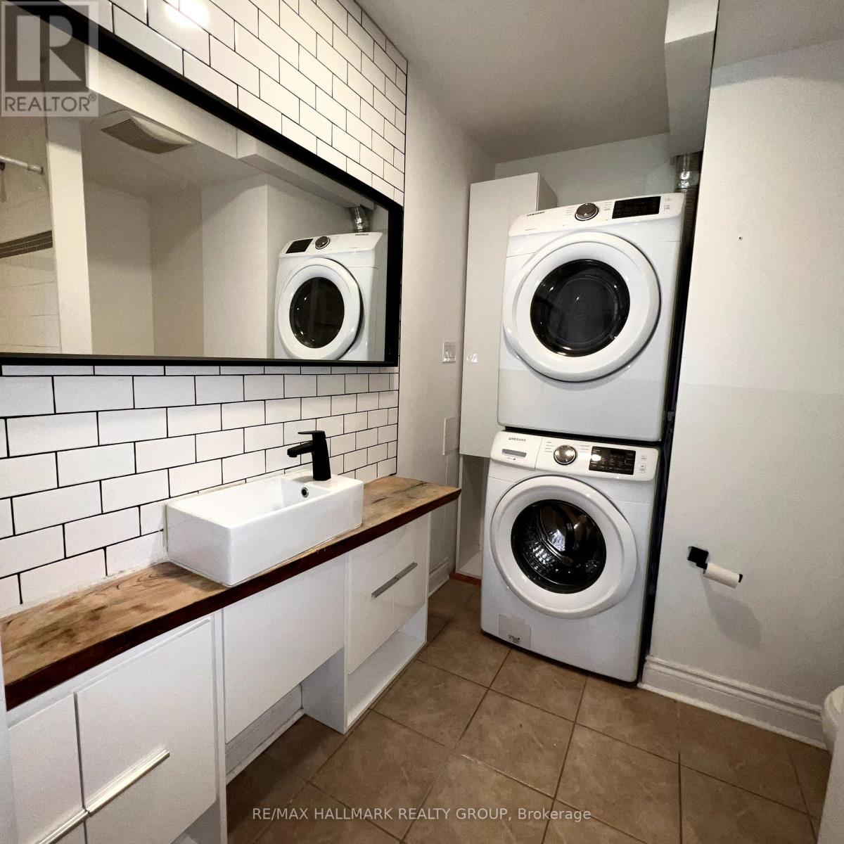 Photo 11 of 286 Kent Street N, Ottawa ON
