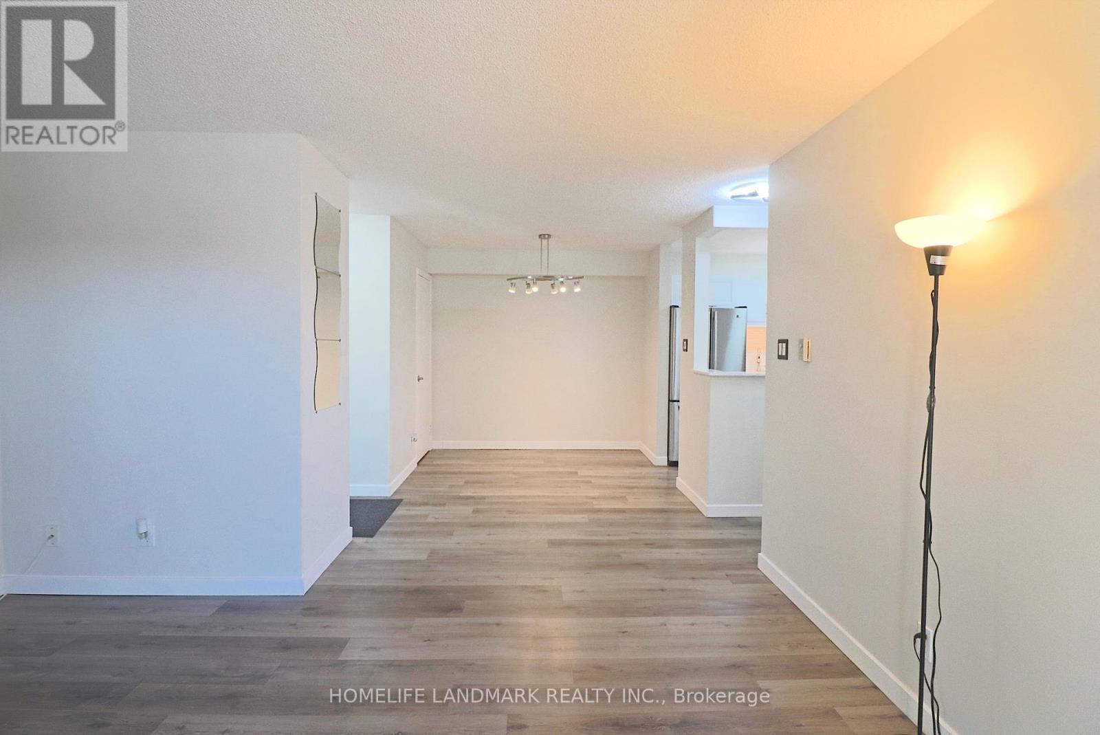 Photo 5 of 821 95 Trailwood Drive, Mississauga ON