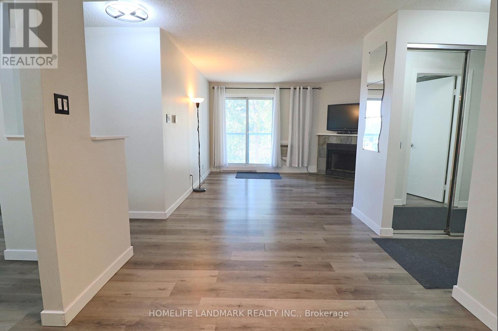 Photo 7 of 821 95 Trailwood Drive, Mississauga ON
