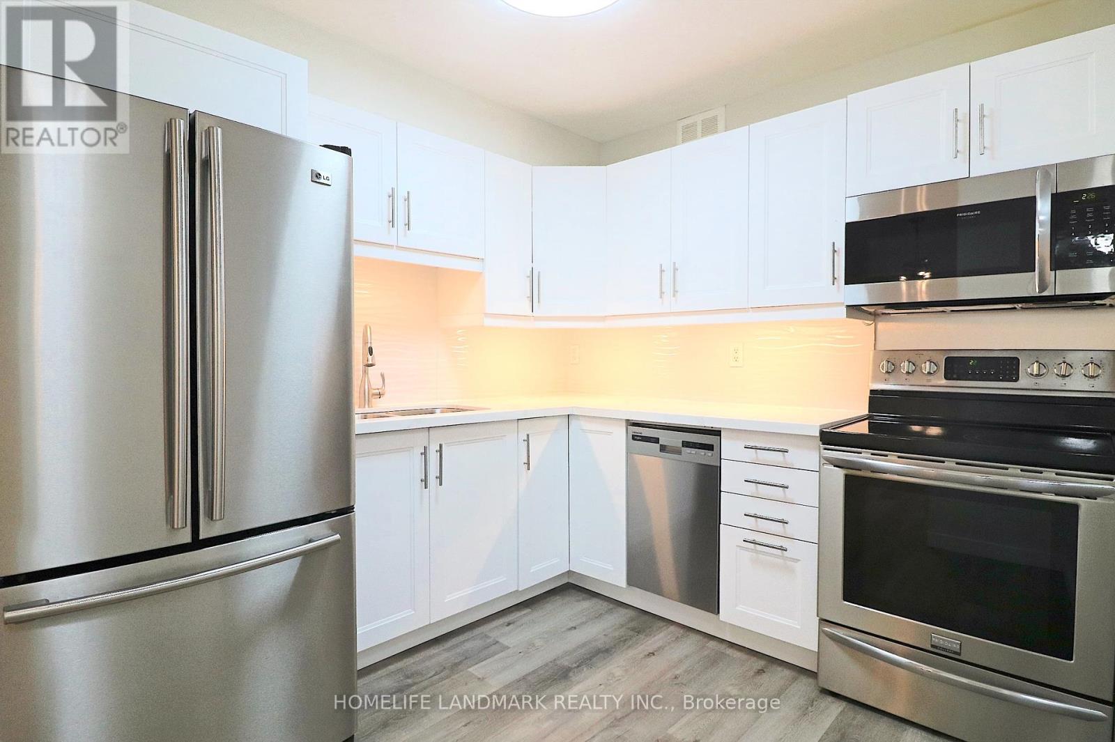 Photo 9 of 821 95 Trailwood Drive, Mississauga ON