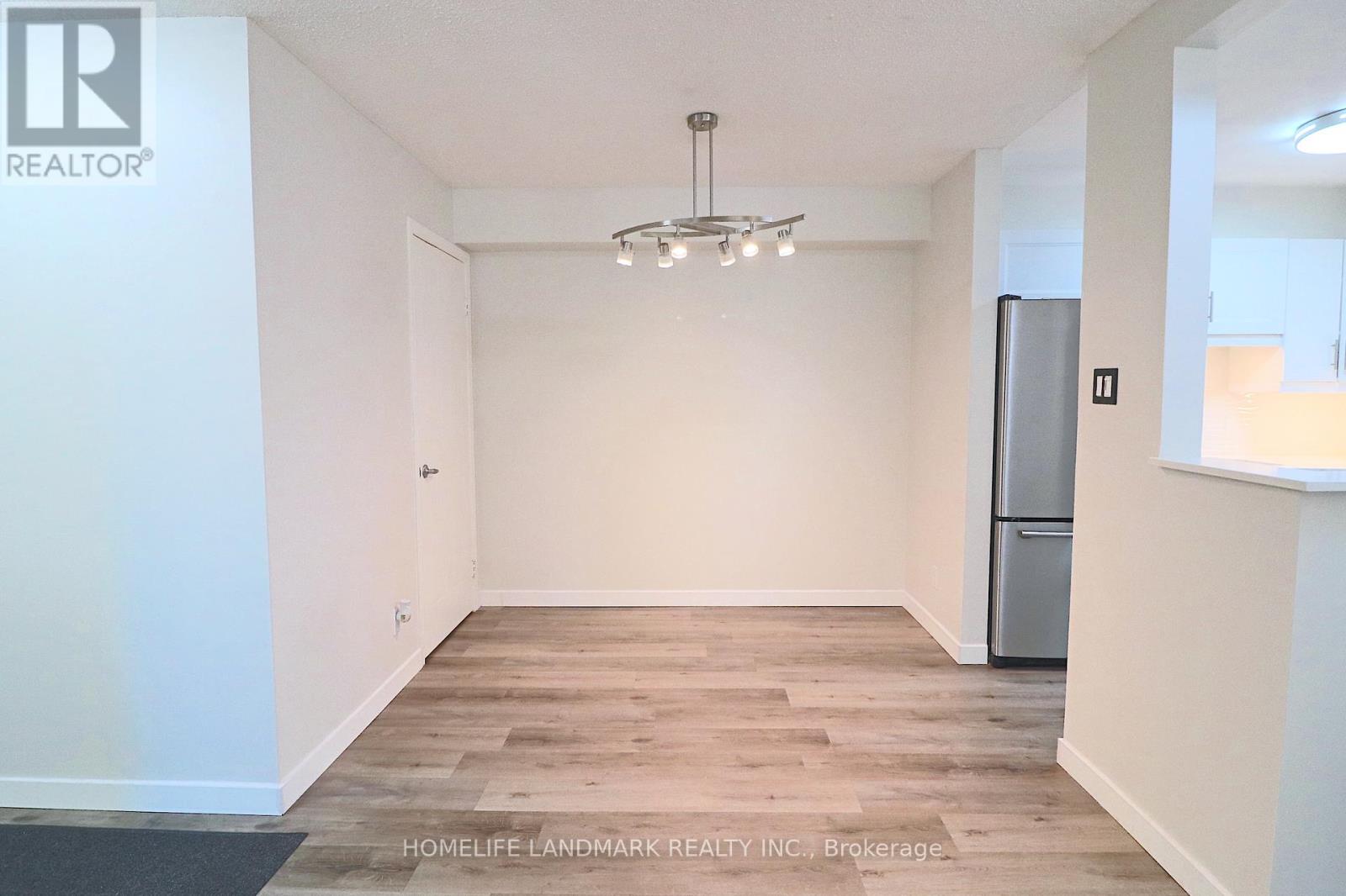 Photo 6 of 821 95 Trailwood Drive, Mississauga ON