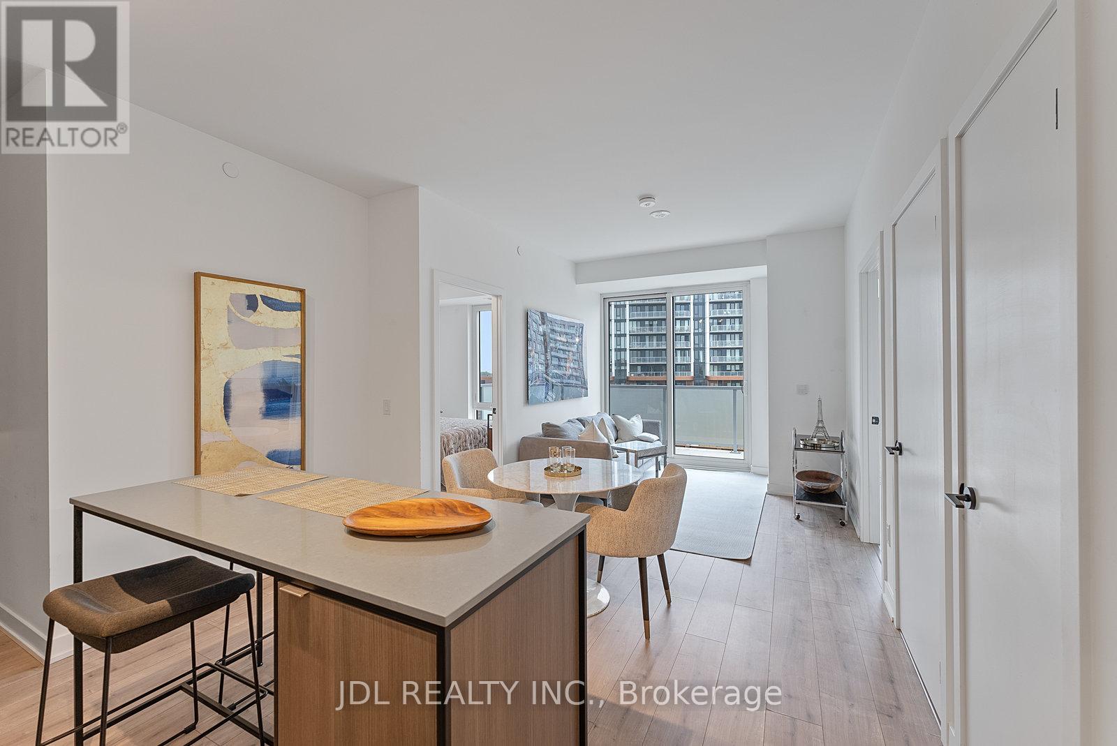 Photo 14 of 519 215 Lakeshore Road W, Mississauga ON