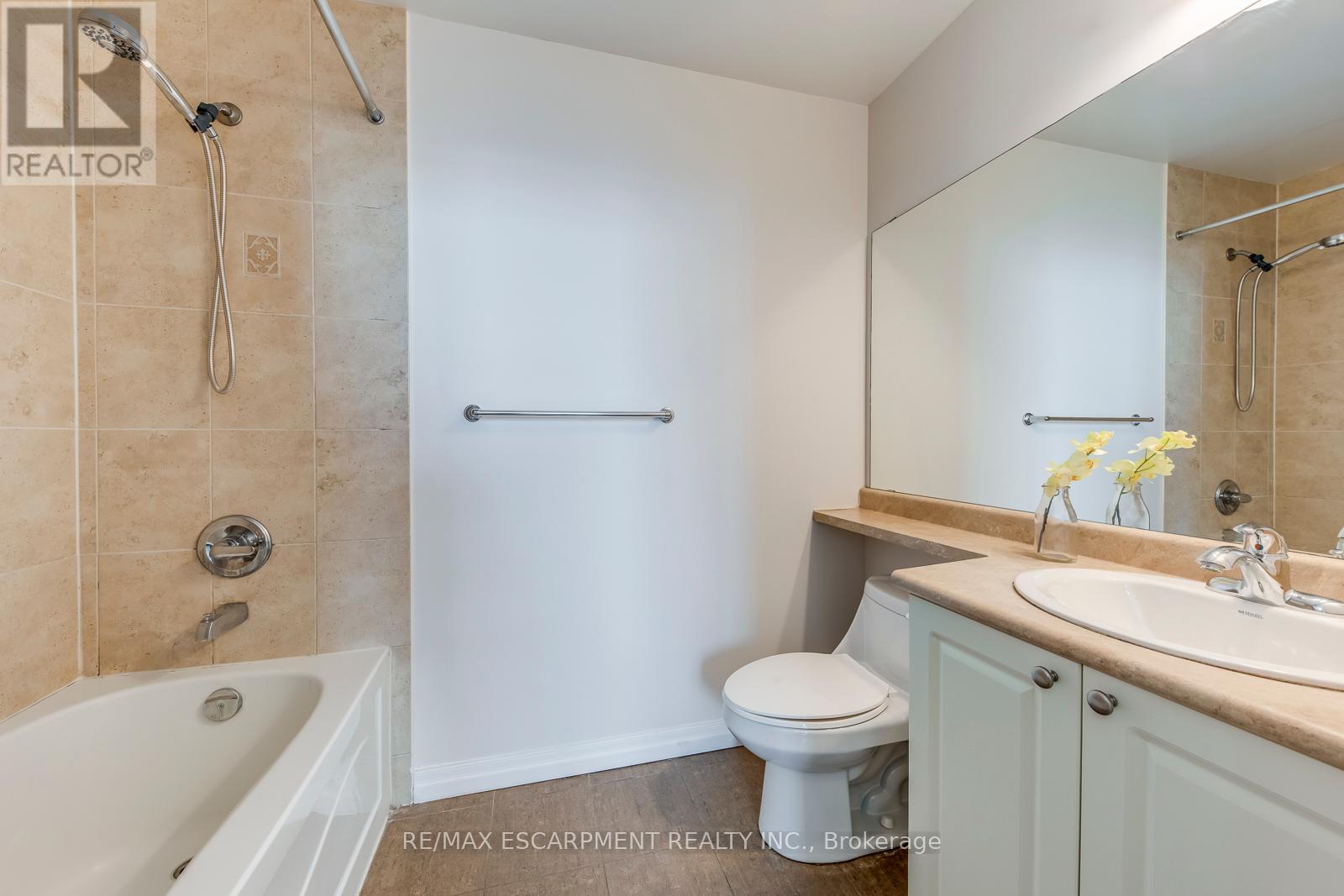 Photo 24 of 3607 225 Webb Drive, Mississauga ON