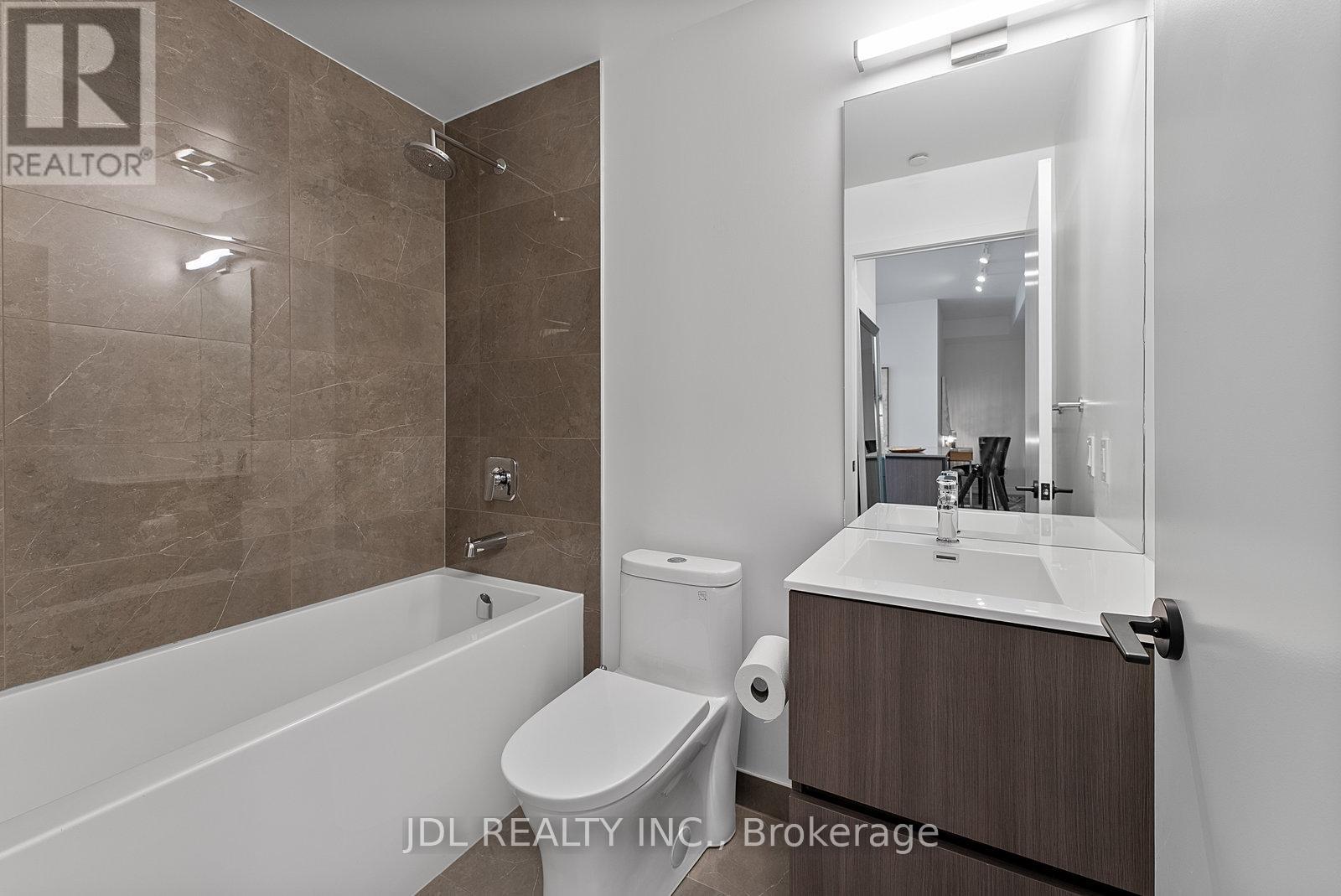 Photo 22 of 519 215 Lakeshore Road W, Mississauga ON