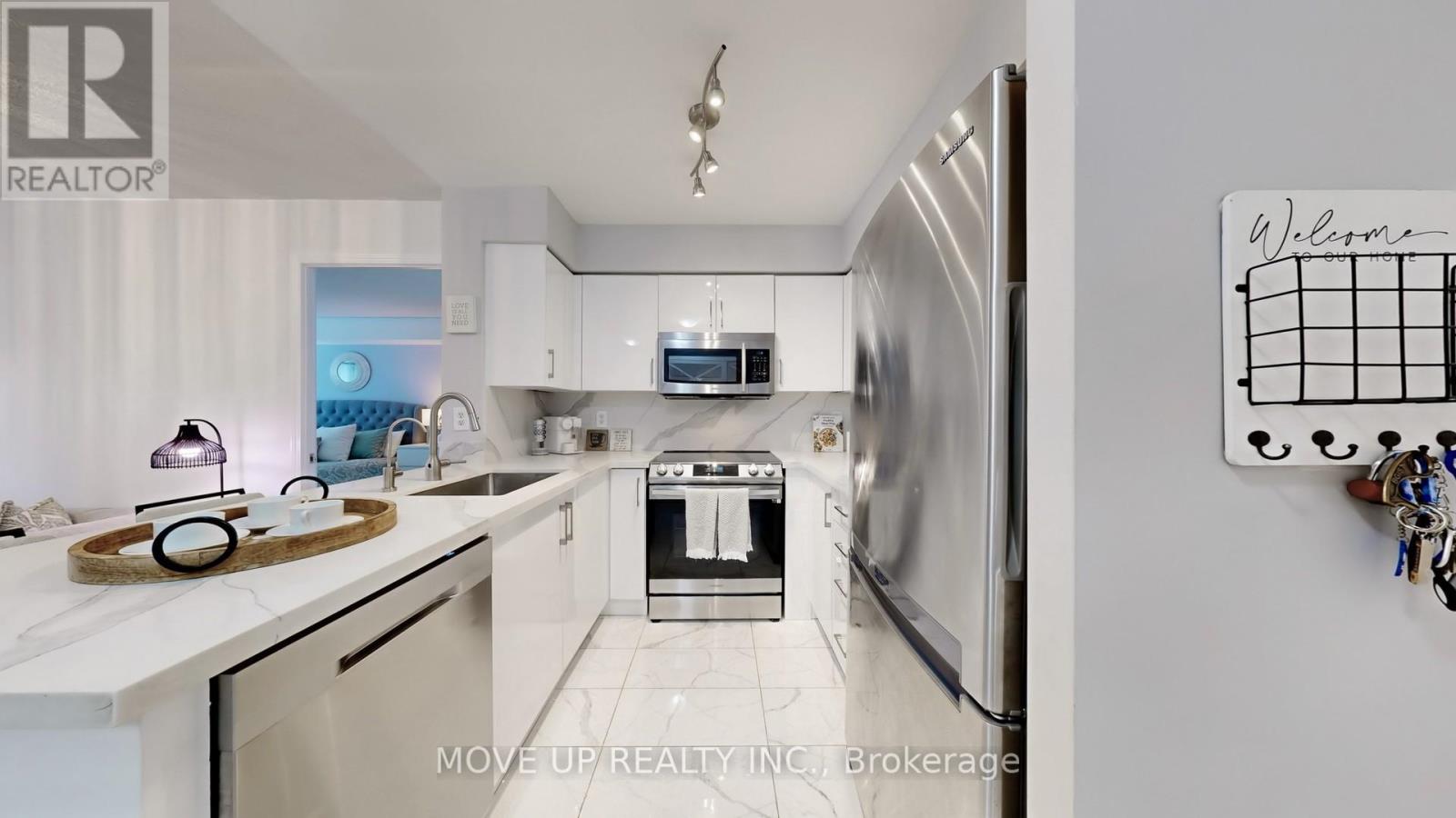 Photo 11 of 225 3 Ellesmere Street, Richmond Hill ON