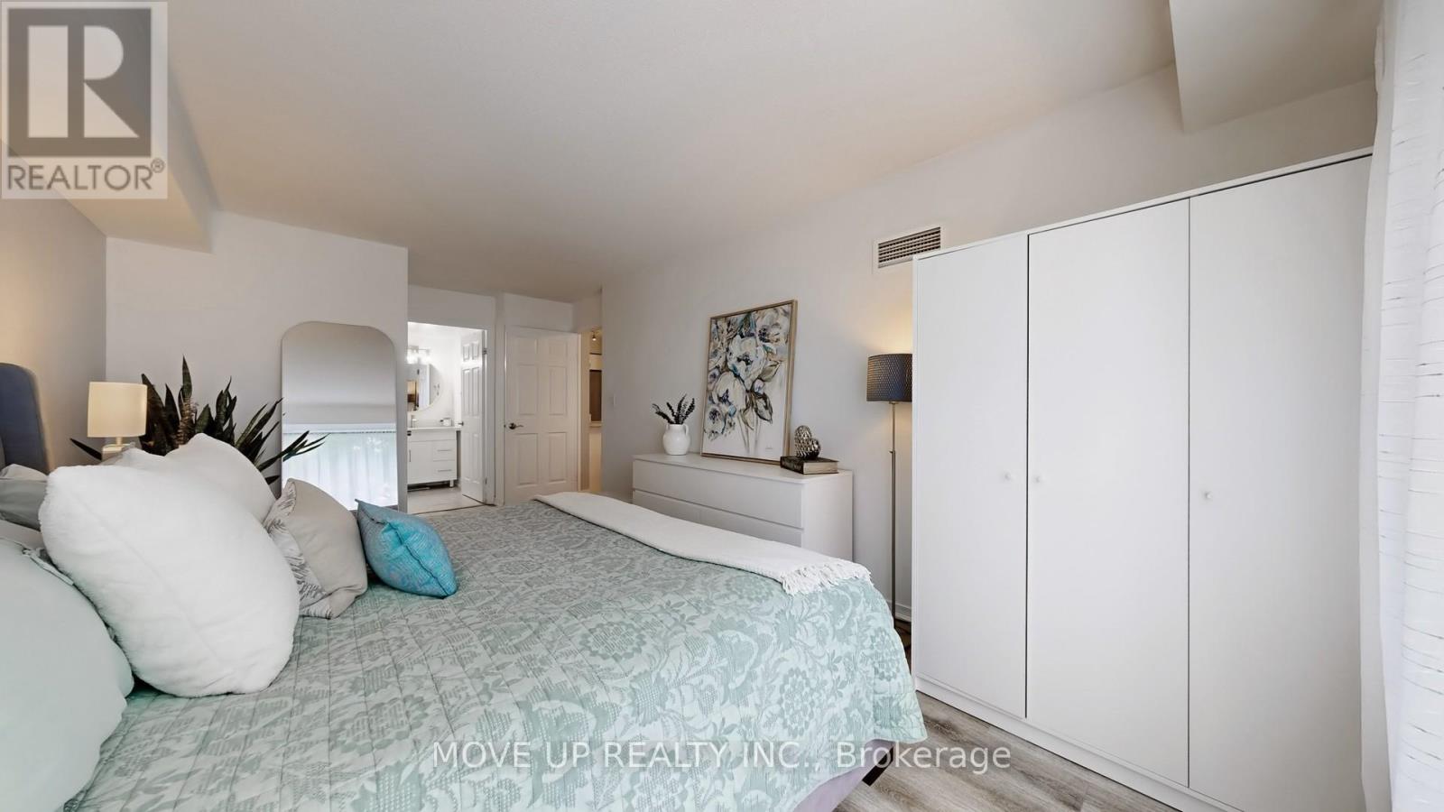 Photo 19 of 225 3 Ellesmere Street, Richmond Hill ON