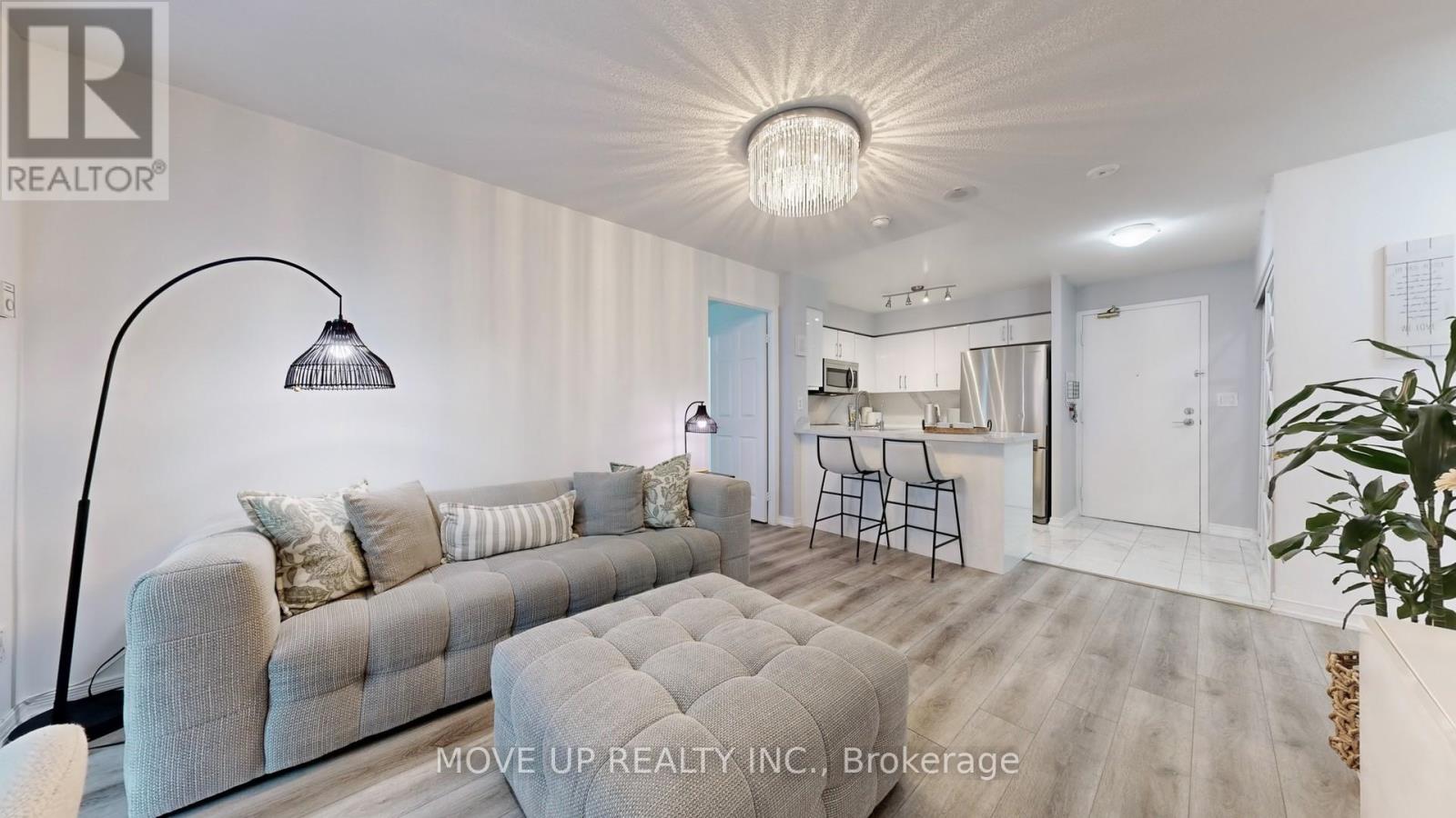 Photo 2 of 225 3 Ellesmere Street, Richmond Hill ON