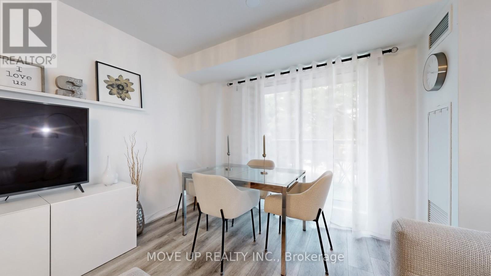 Photo 8 of 225 3 Ellesmere Street, Richmond Hill ON