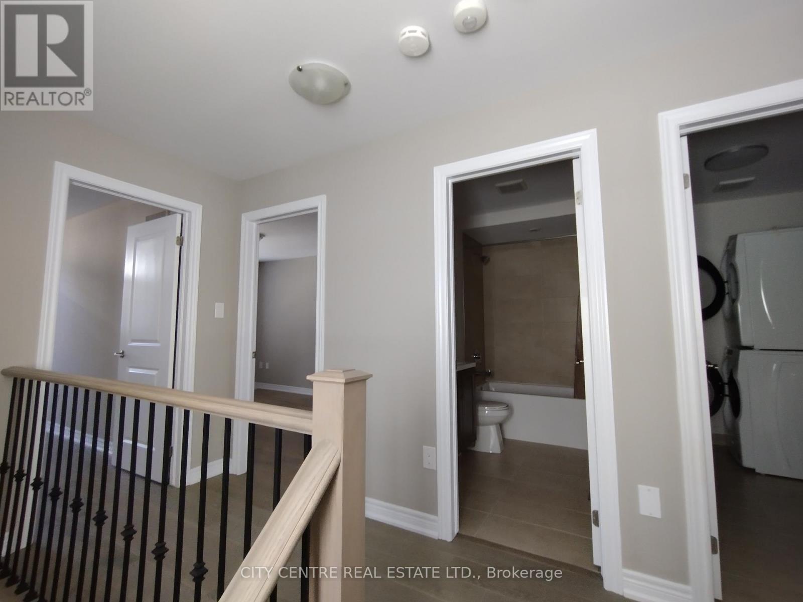 Photo 23 of 3329 Mockingbird Common Court, Oakville ON