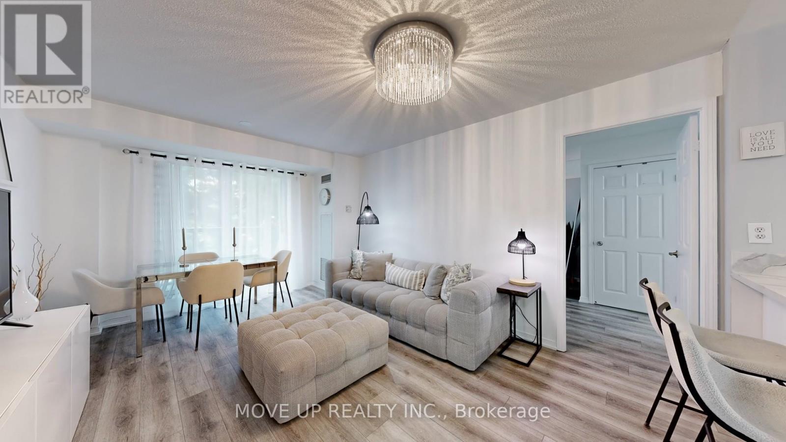 Photo 3 of 225 3 Ellesmere Street, Richmond Hill ON