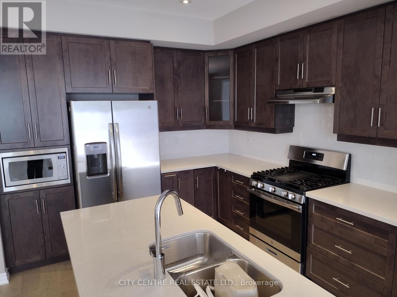 Photo 1 of 3329 Mockingbird Common Court, Oakville ON