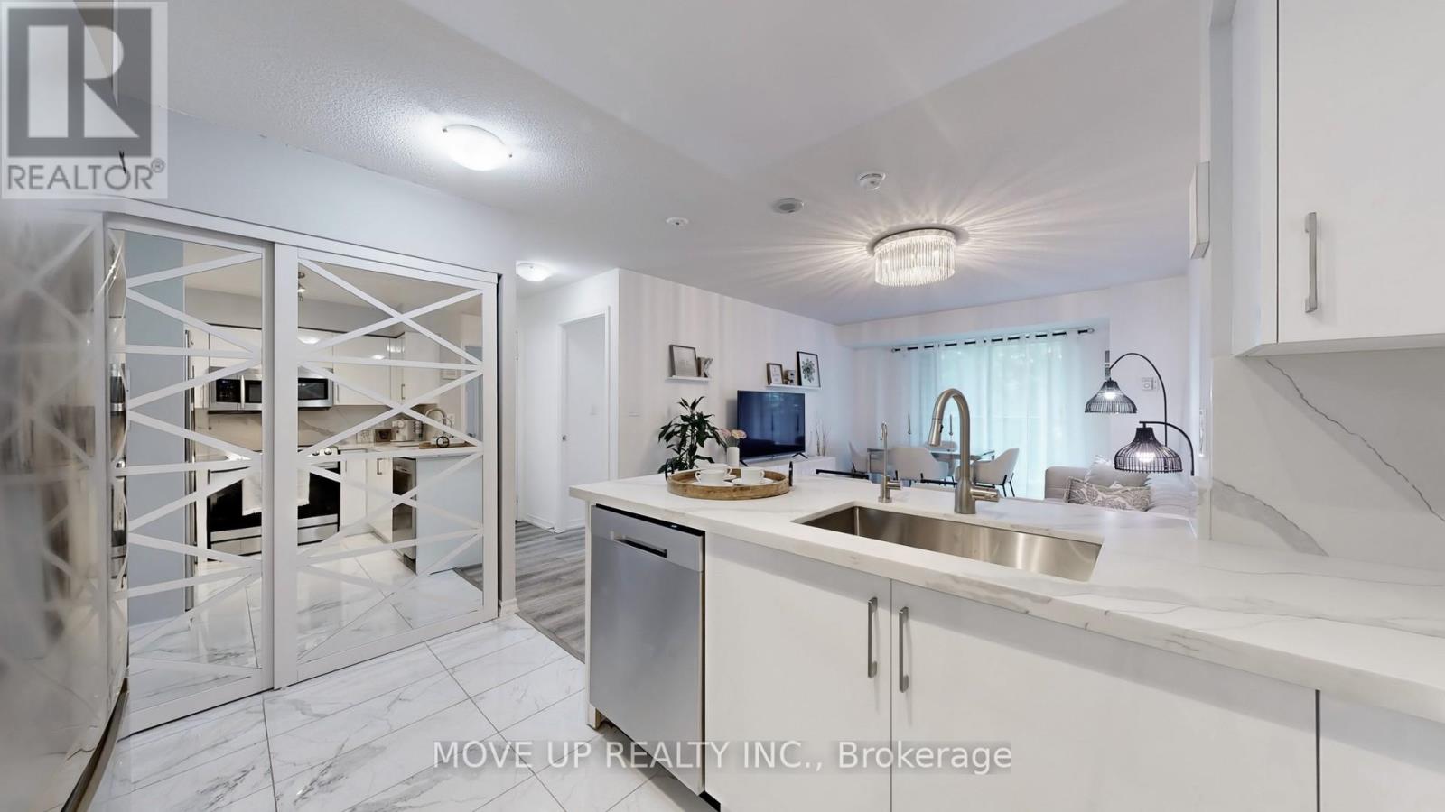 Photo 13 of 225 3 Ellesmere Street, Richmond Hill ON