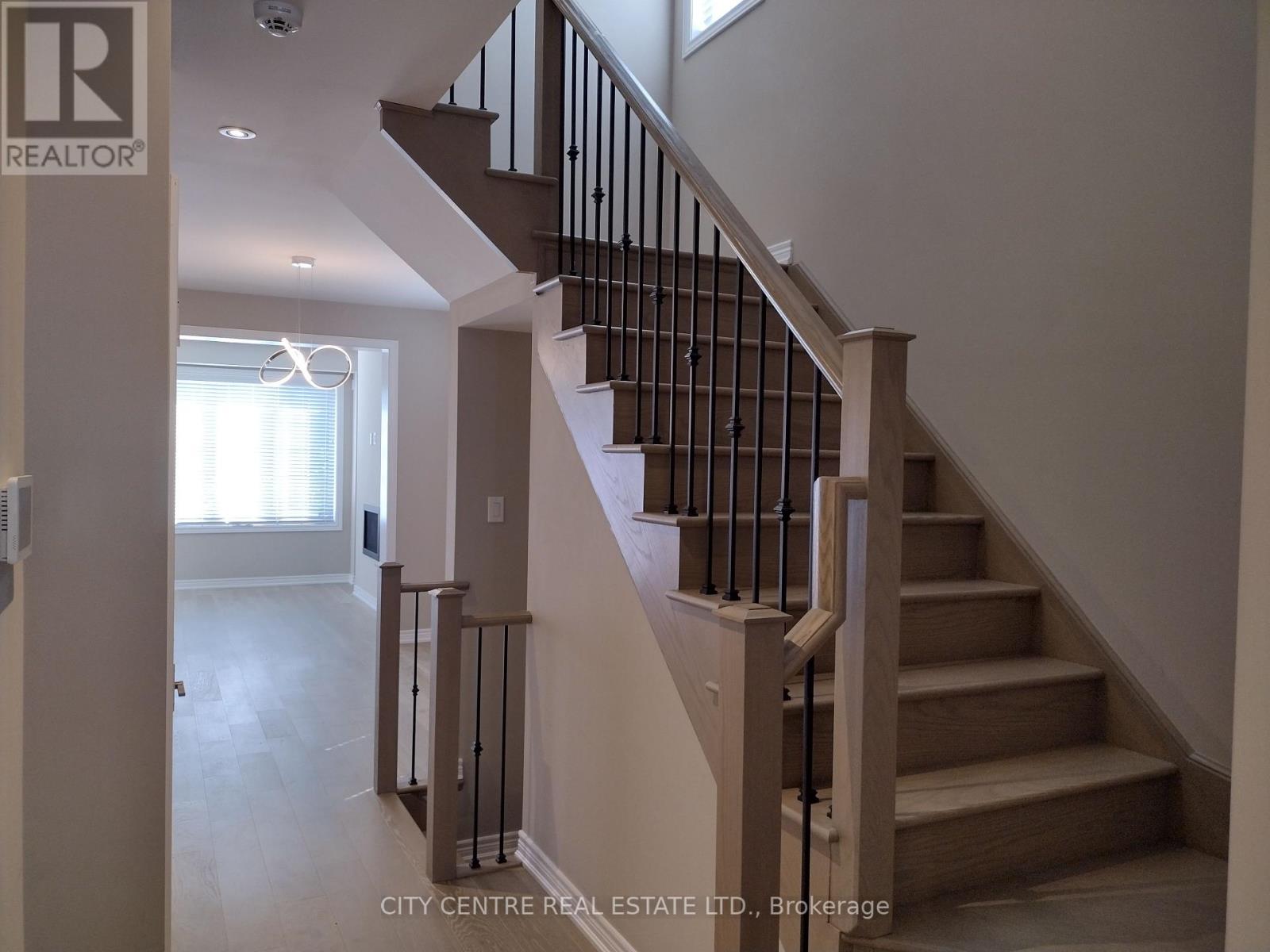 Photo 9 of 3329 Mockingbird Common Court, Oakville ON