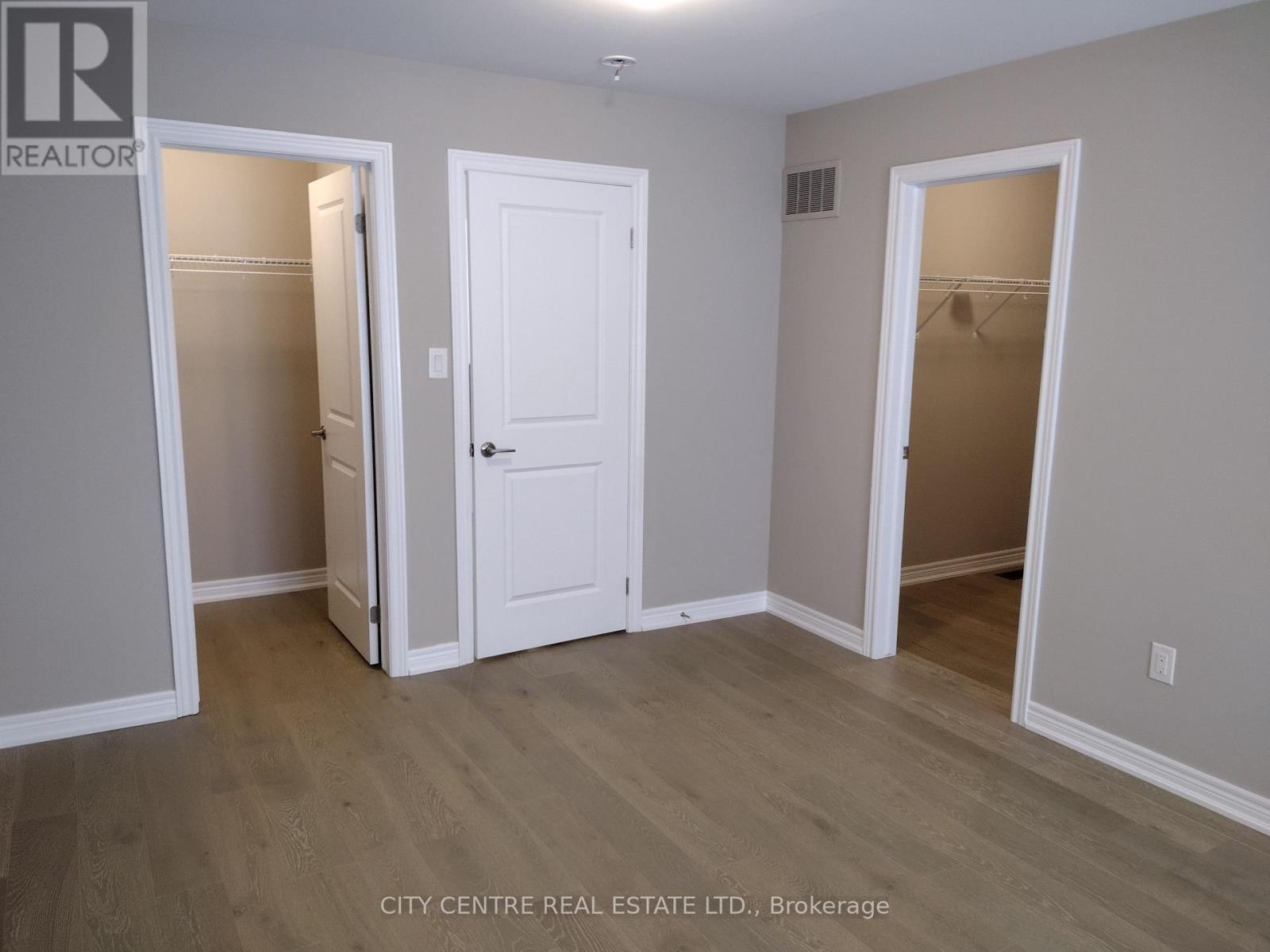 Photo 6 of 3329 Mockingbird Common Court, Oakville ON