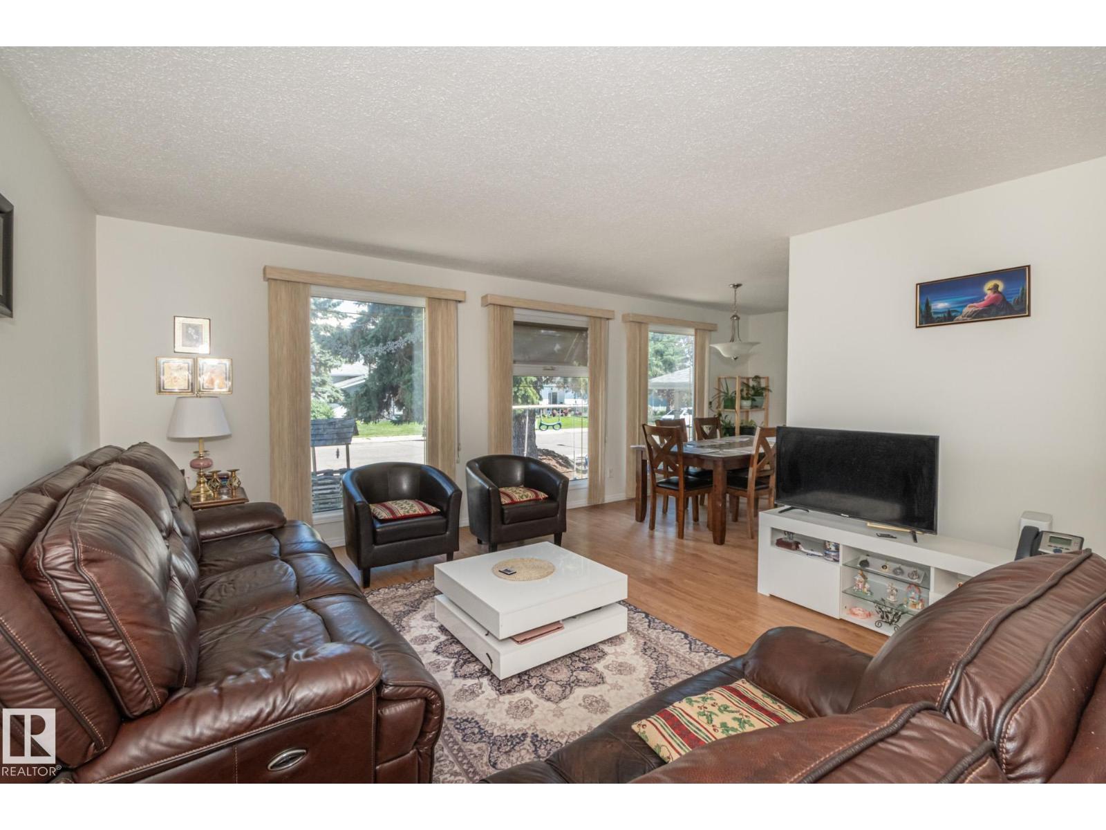 Photo 5 of 14316 116 St Nw, Edmonton AB