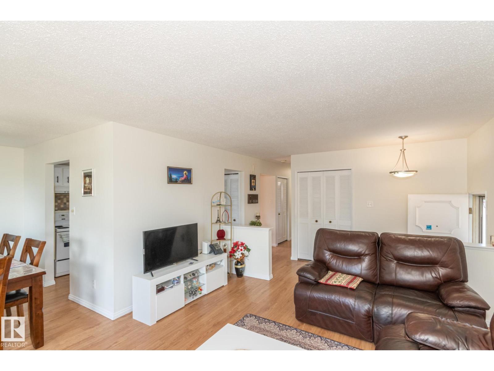 Photo 7 of 14316 116 St Nw, Edmonton AB