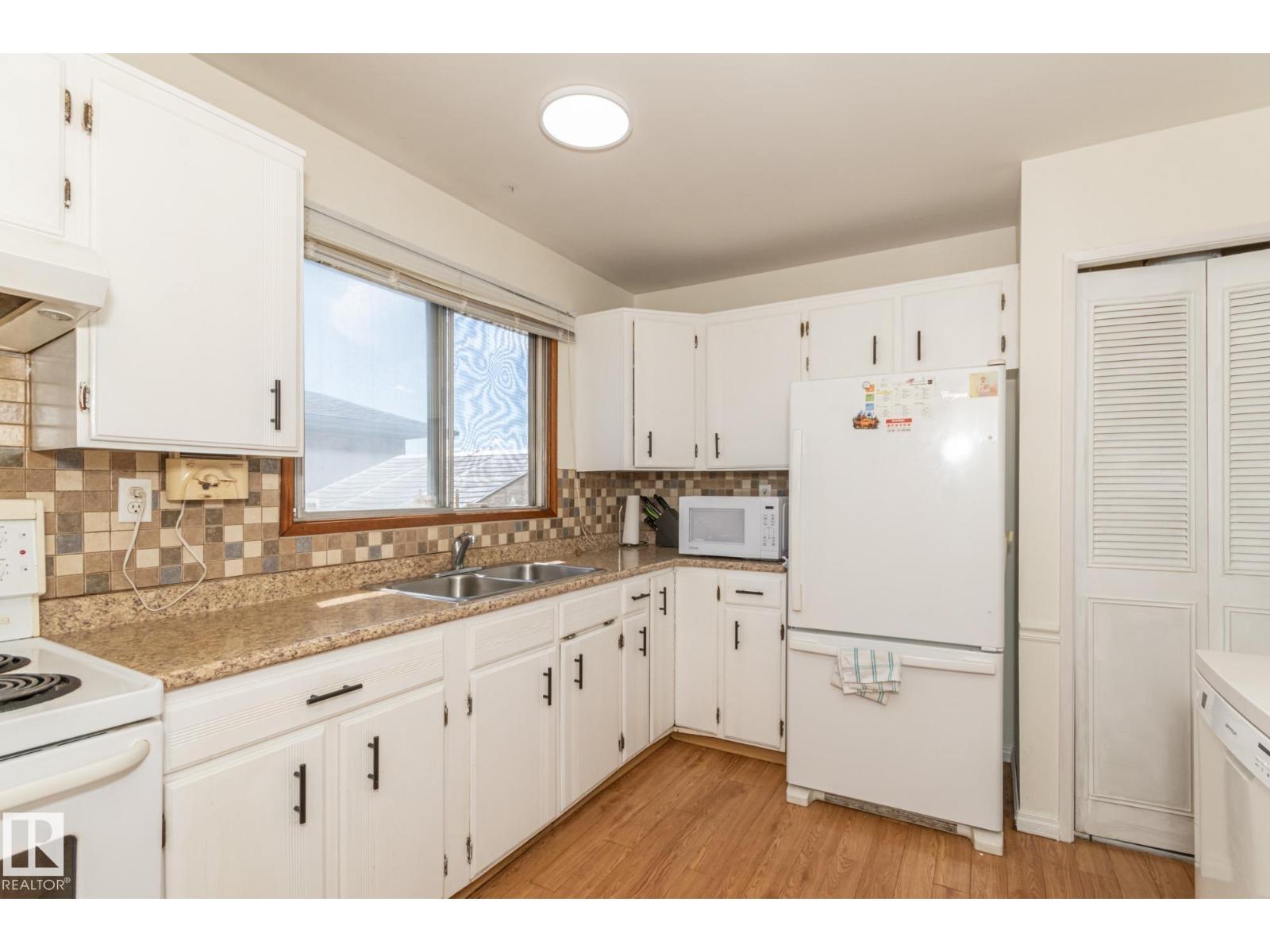 Photo 9 of 14316 116 St Nw, Edmonton AB