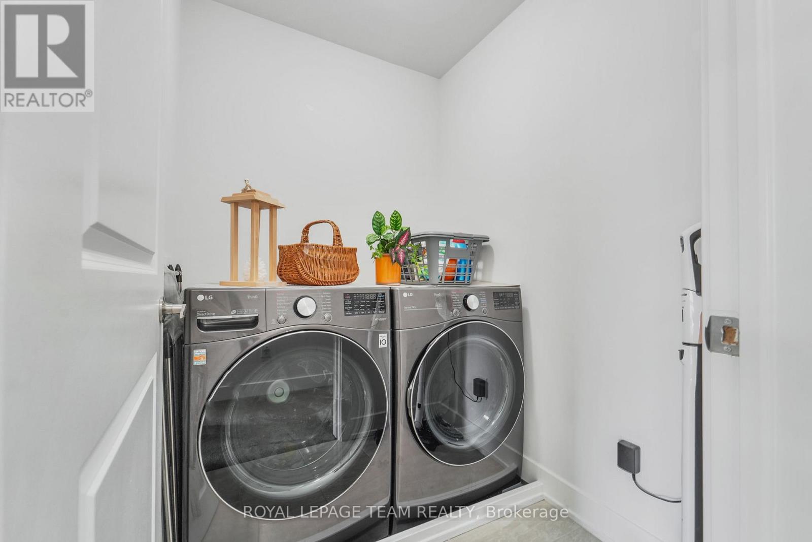 Photo 38 of 91 Heirloom Street, Ottawa ON