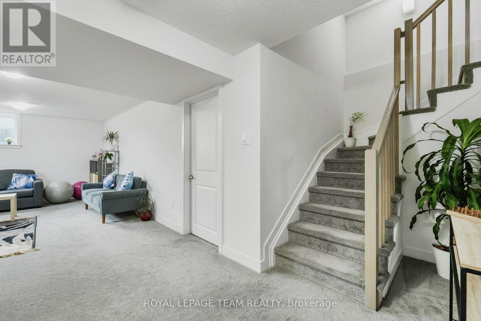 Photo 14 of 91 Heirloom Street, Ottawa ON