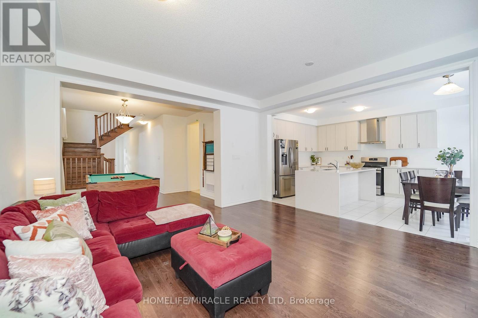 Photo 8 of 2823 Foxden Square, Pickering ON