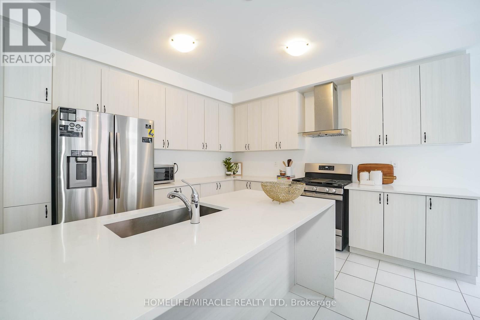Photo 16 of 2823 Foxden Square, Pickering ON