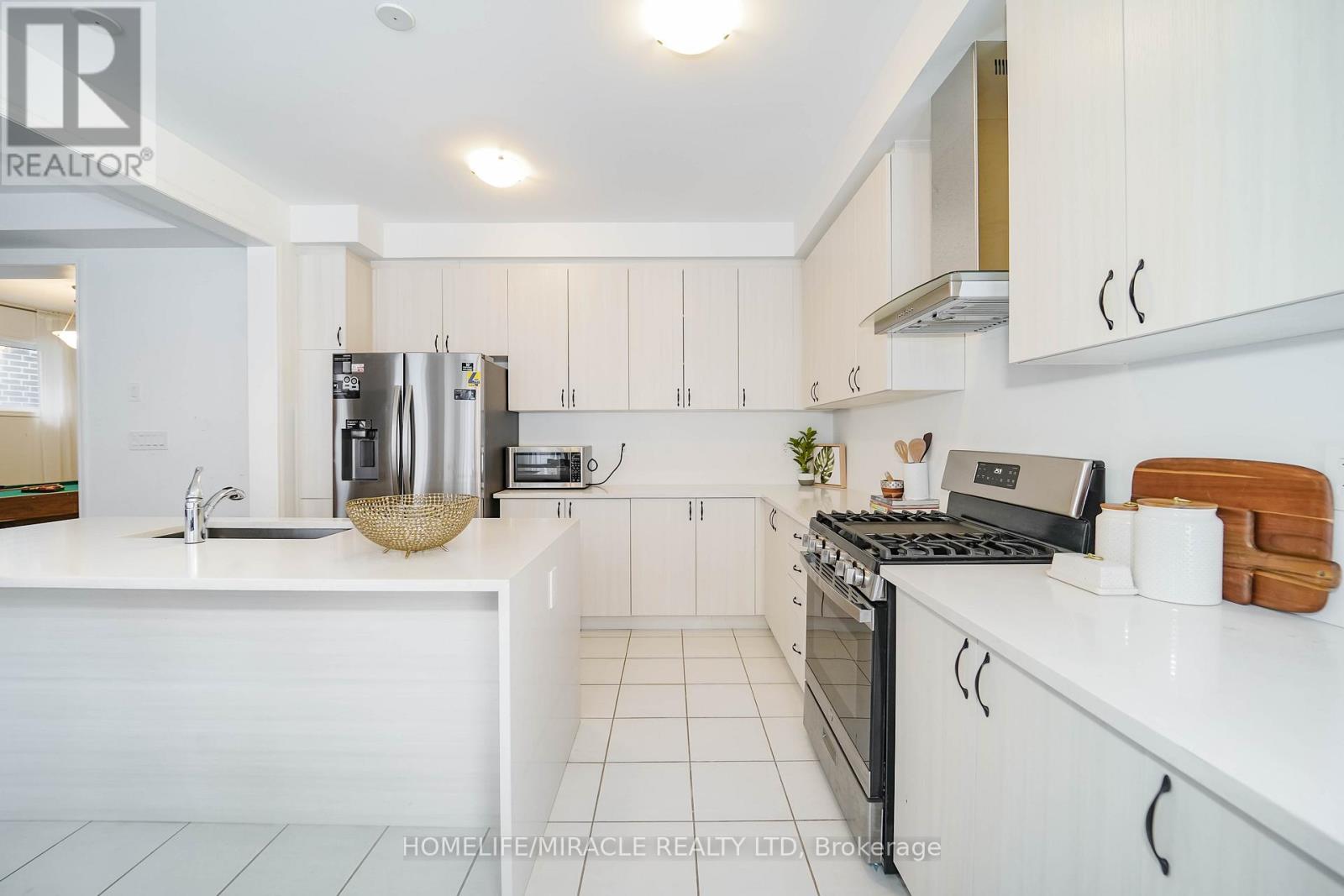 Photo 10 of 2823 Foxden Square, Pickering ON