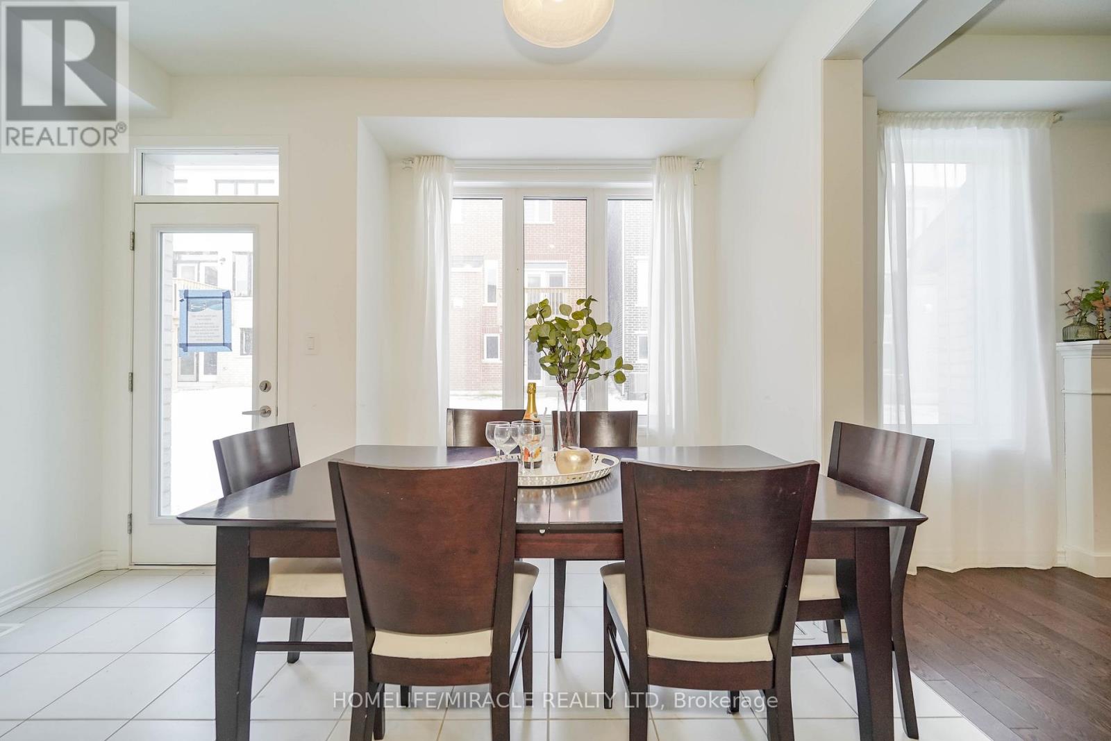 Photo 11 of 2823 Foxden Square, Pickering ON