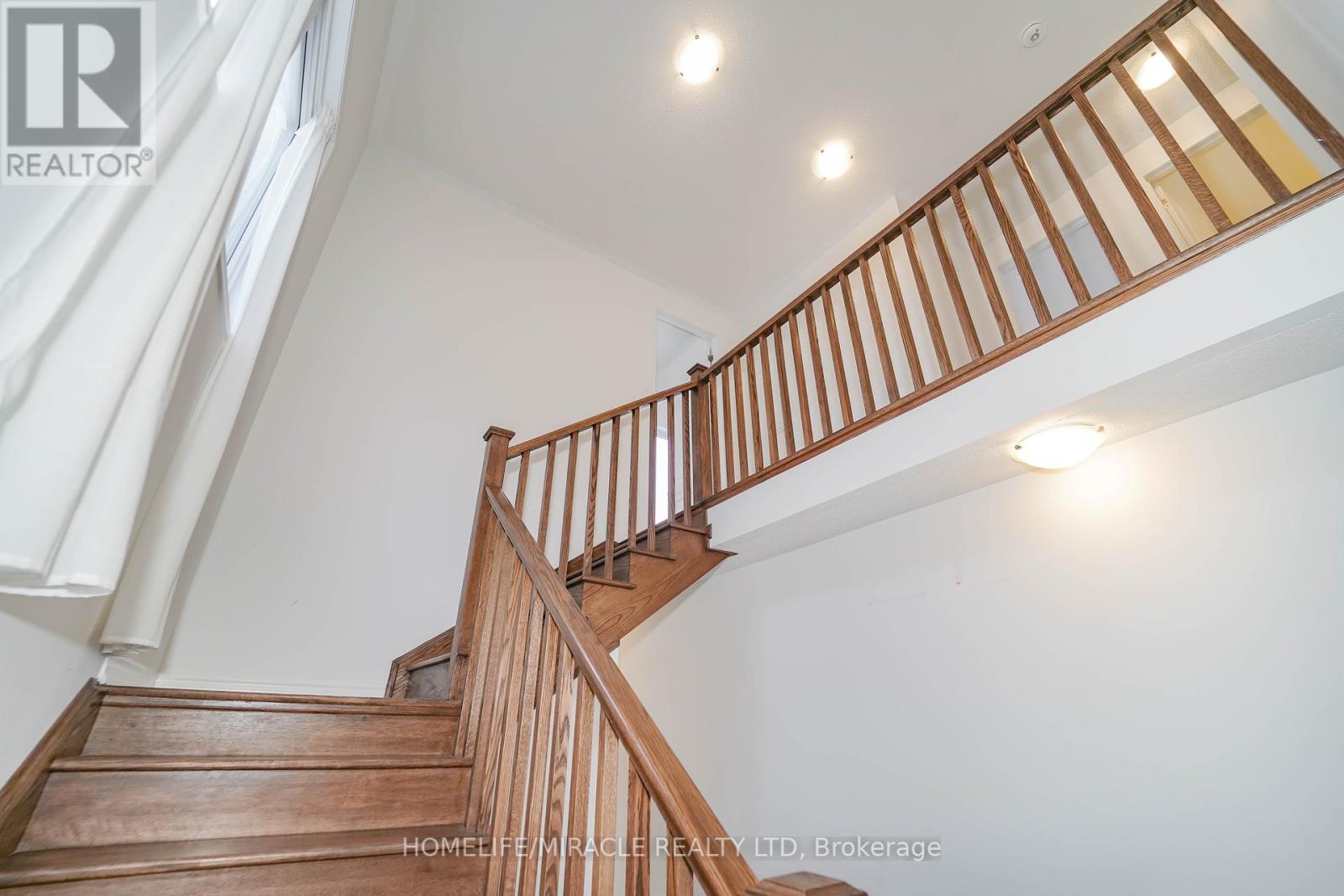 Photo 14 of 2823 Foxden Square, Pickering ON