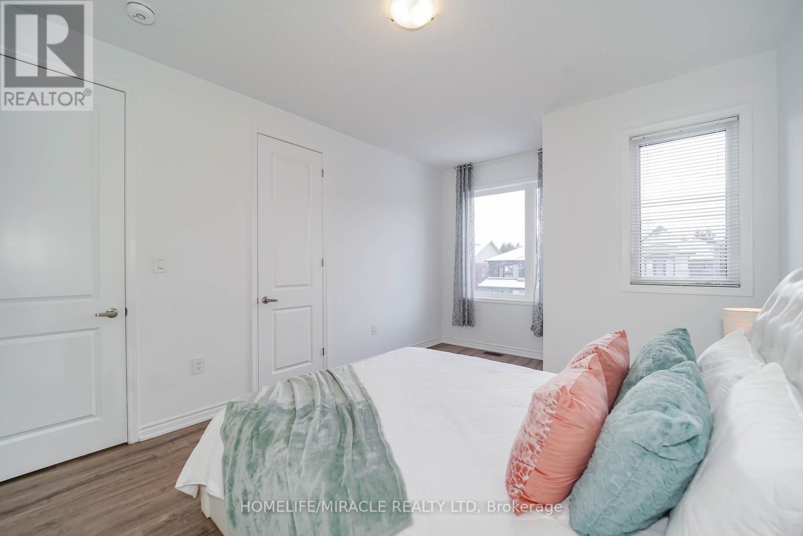Photo 40 of 2823 Foxden Square, Pickering ON
