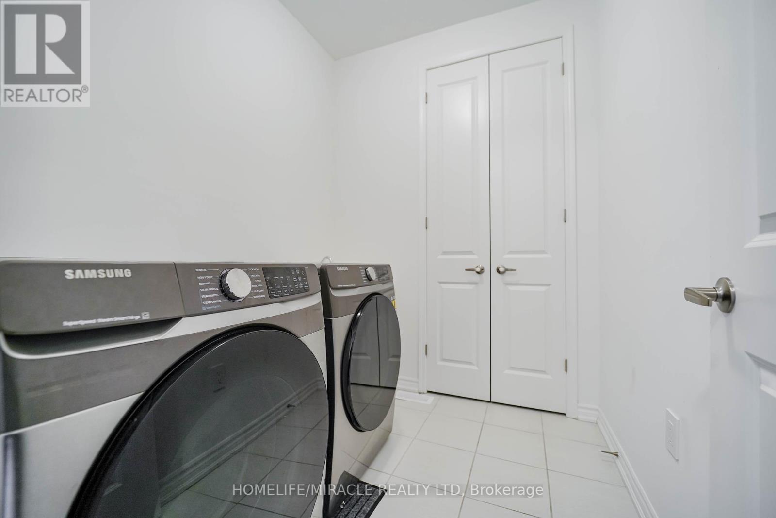 Photo 37 of 2823 Foxden Square, Pickering ON