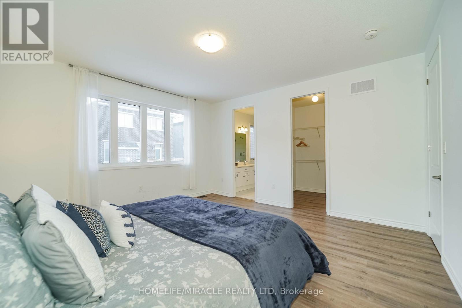 Photo 36 of 2823 Foxden Square, Pickering ON