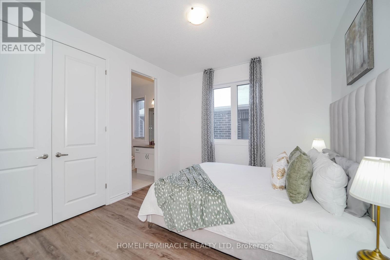 Photo 12 of 2823 Foxden Square, Pickering ON