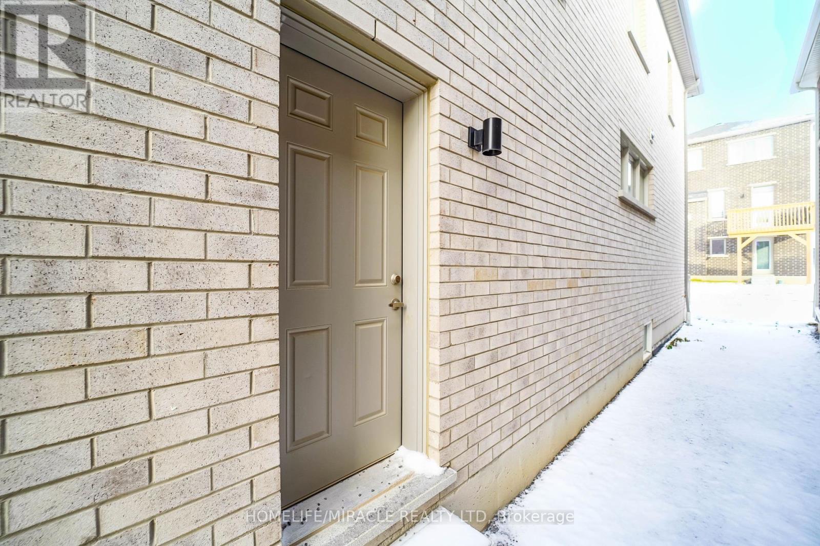 Photo 4 of 2823 Foxden Square, Pickering ON