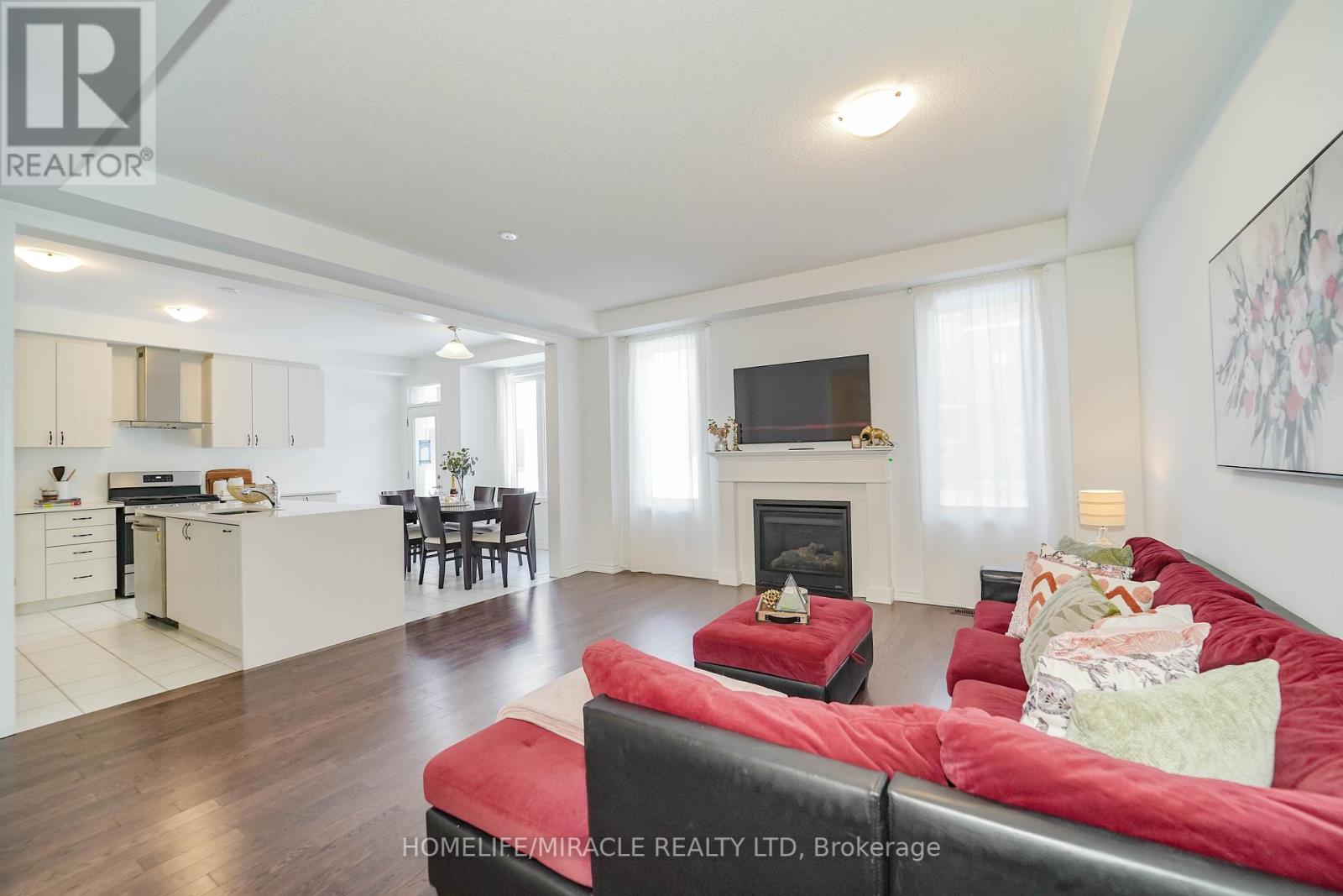 Photo 7 of 2823 Foxden Square, Pickering ON